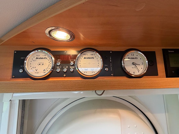 Dethleffs Globebus Compact med 2 enkle senger, stort bagasjerom, egen dusj+++ 18 of 25