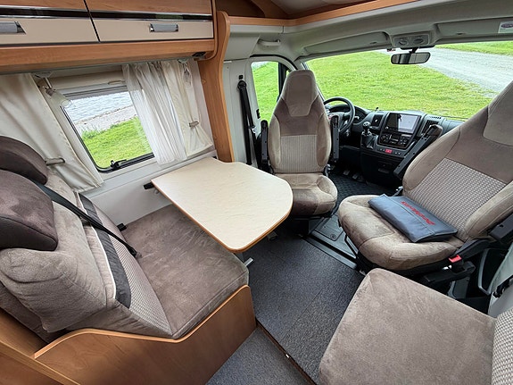 Dethleffs Globebus Compact med 2 enkle senger, stort bagasjerom, egen dusj+++ 9 of 25