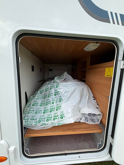 Dethleffs Globebus Compact med 2 enkle senger, stort bagasjerom, egen dusj+++ 6 of 25