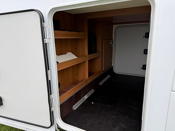 Knaus Van i 650 MEG 7 of 30