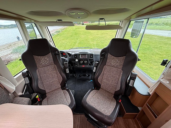 Knaus Van i 650 MEG 13 of 30