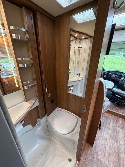 Knaus Van i 650 MEG 22 of 30