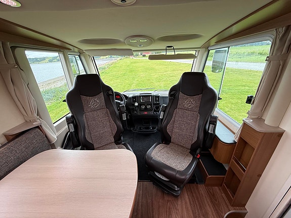 Knaus Van i 650 MEG 10 of 30