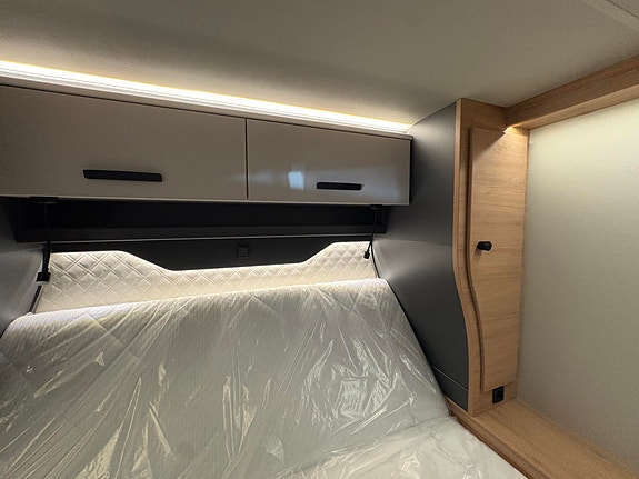Knaus LIVE WAVE 700 DX PLATINUM SELECTION / DIESEL TRUMA / 8 G GIRKASSE / LUFT FJERING BAK !! 30 of 30