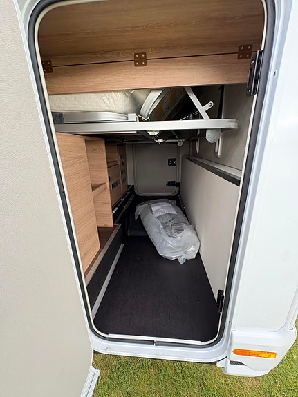 Knaus LIVE WAVE 700 DX PLATINUM SELECTION / DIESEL TRUMA / 8 G GIRKASSE / LUFT FJERING BAK !! 6 of 30