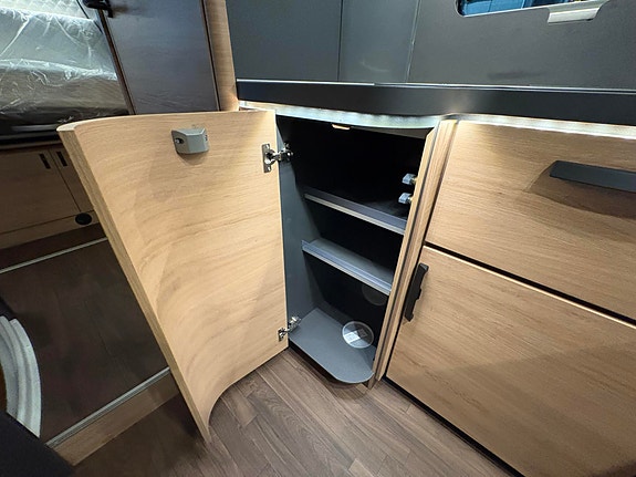 Knaus LIVE WAVE 700 DX PLATINUM SELECTION / DIESEL TRUMA / 8 G GIRKASSE / LUFT FJERING BAK !! 18 of 30