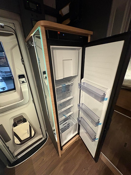 Knaus LIVE WAVE 700 DX PLATINUM SELECTION / DIESEL TRUMA / 8 G GIRKASSE / LUFT FJERING BAK !! 19 of 30