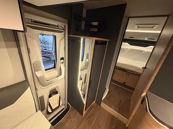 Knaus LIVE WAVE 700 DX PLATINUM SELECTION / DIESEL TRUMA / 8 G GIRKASSE / LUFT FJERING BAK !! 12 of 30