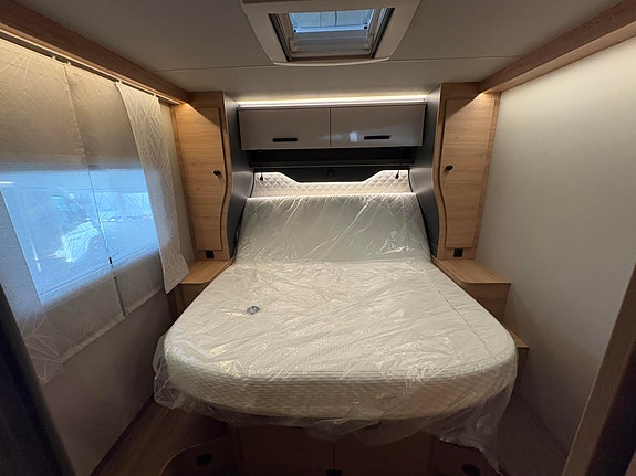Knaus LIVE WAVE 700 DX PLATINUM SELECTION / DIESEL TRUMA / 8 G GIRKASSE / LUFT FJERING BAK !! 25 of 30