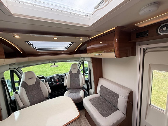LMC PASSION T713 17 of 30