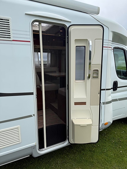 LMC PASSION T713 10 of 30