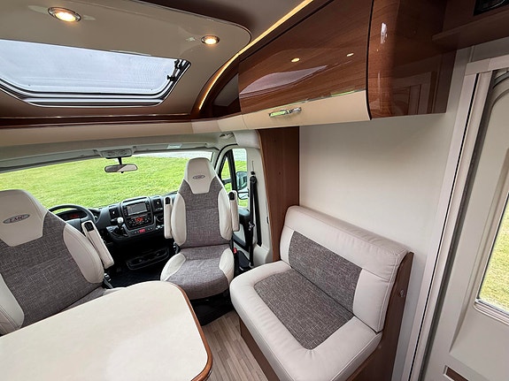 LMC PASSION T713 14 of 30