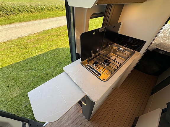 Hobby PRESTIGE VAN 640 ET 8 TRINNS / SMART DUSJ LØSNING/ LANGS GÅENDE SENGER !! 13 of 30