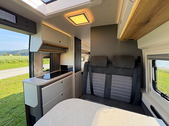 Hobby PRESTIGE VAN 640 ET 8 TRINNS / SMART DUSJ LØSNING/ LANGS GÅENDE SENGER !! 11 of 30