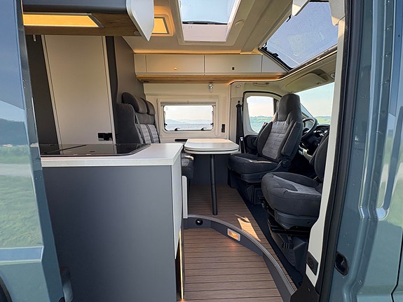 Hobby PRESTIGE VAN 640 ET 8 TRINNS / SMART DUSJ LØSNING/ LANGS GÅENDE SENGER !! 7 of 30