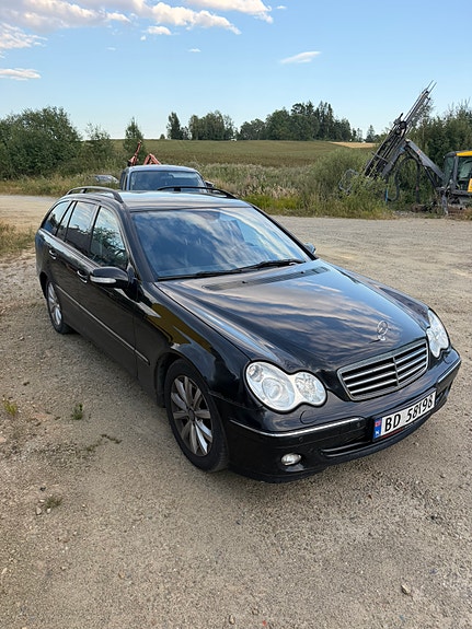 Mercedes-Benz C220 d 2 of 9