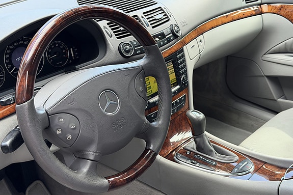 Mercedes-Benz E500 22 of 30