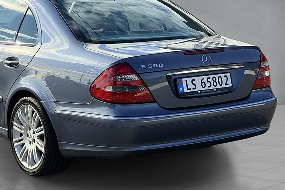 Mercedes-Benz E500 7 of 30