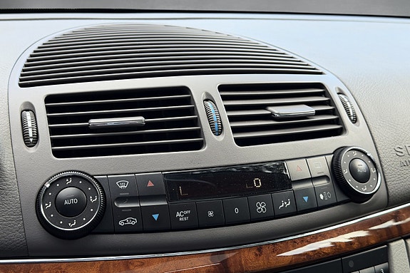 Mercedes-Benz E500 26 of 30