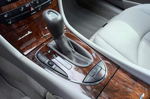 Mercedes-Benz E500 29 of 30