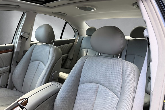 Mercedes-Benz E500 20 of 30