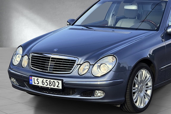Mercedes-Benz E500 4 of 30