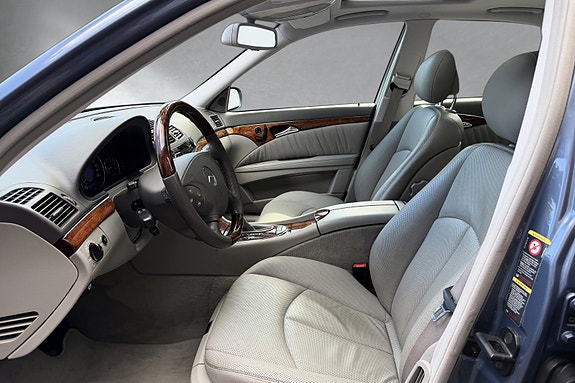 Mercedes-Benz E500 18 of 30