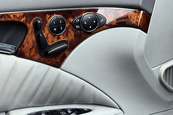 Mercedes-Benz E500 17 of 30