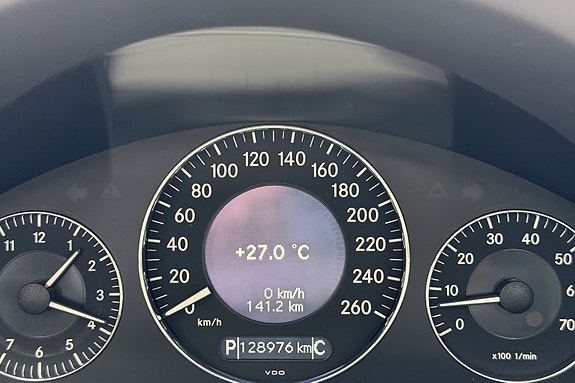 Mercedes-Benz E500 23 of 30