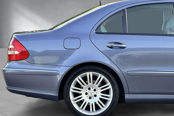 Mercedes-Benz E500 15 of 30