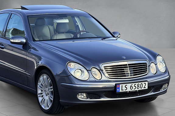 Mercedes-Benz E500 3 of 30