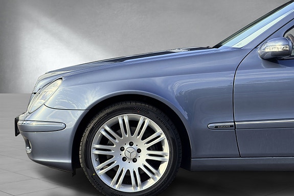 Mercedes-Benz E500 13 of 30