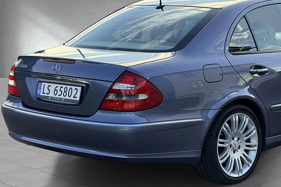 Mercedes-Benz E500 8 of 30