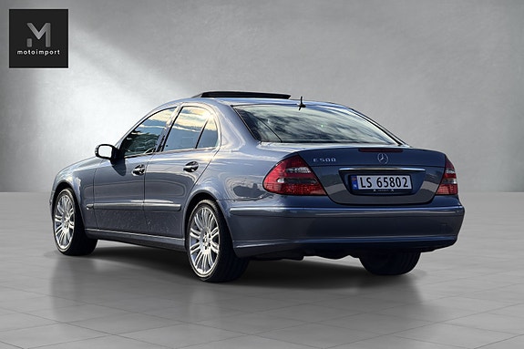 Mercedes-Benz E500 6 of 30