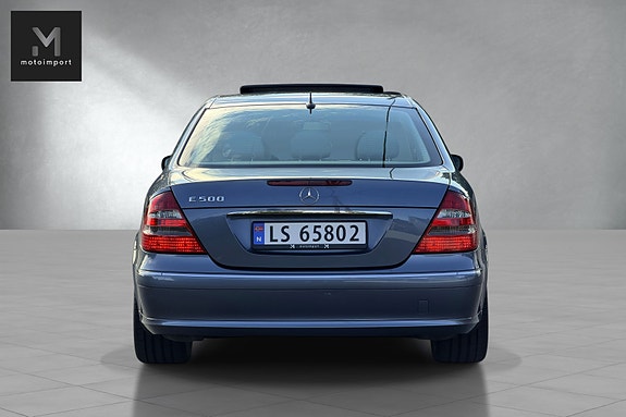 Mercedes-Benz E500 9 of 30
