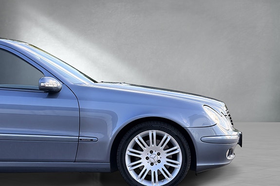 Mercedes-Benz E500 12 of 30