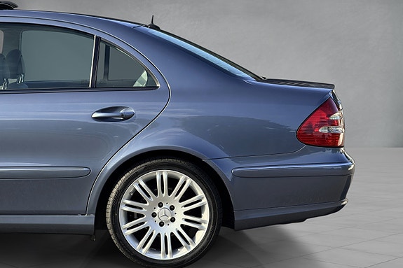 Mercedes-Benz E500 14 of 30