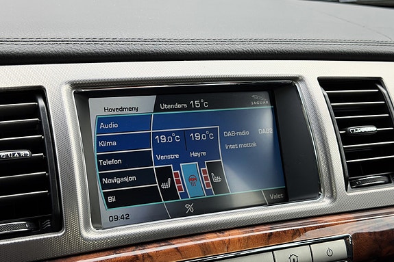 Jaguar XF 25 of 30