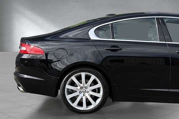 Jaguar XF 8 of 30