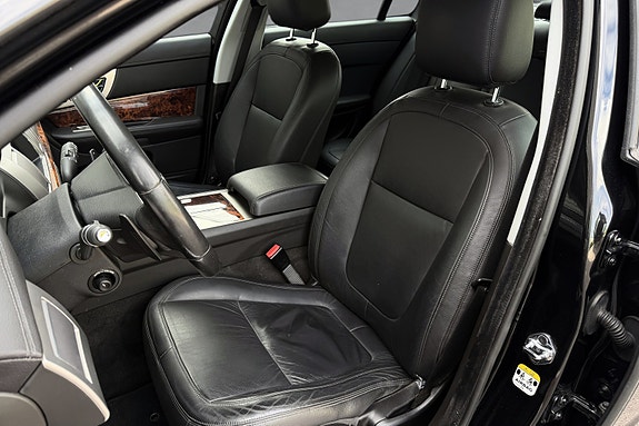 Jaguar XF 13 of 30