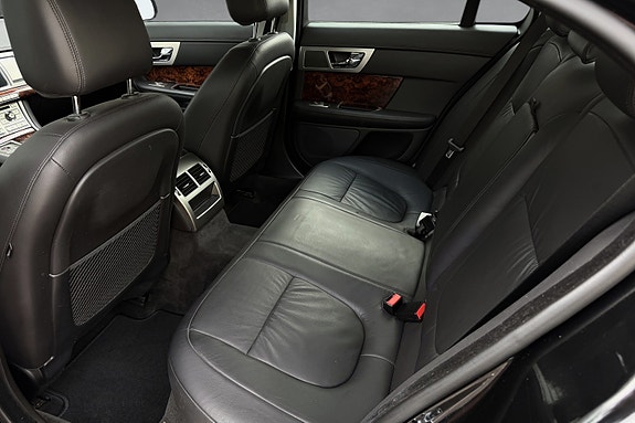 Jaguar XF 28 of 30