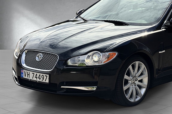 Jaguar XF 9 of 30