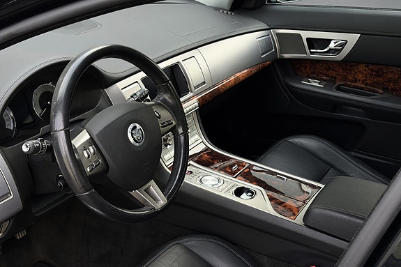 Jaguar XF 15 of 30