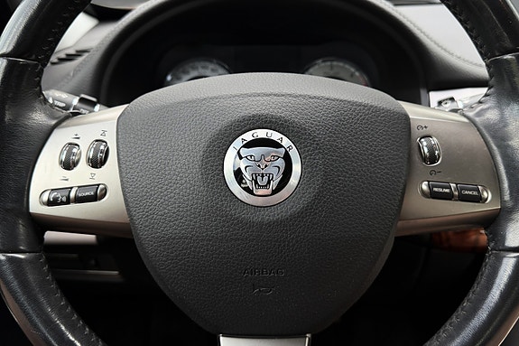 Jaguar XF 17 of 30