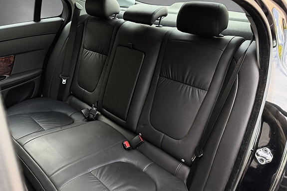 Jaguar XF 30 of 30