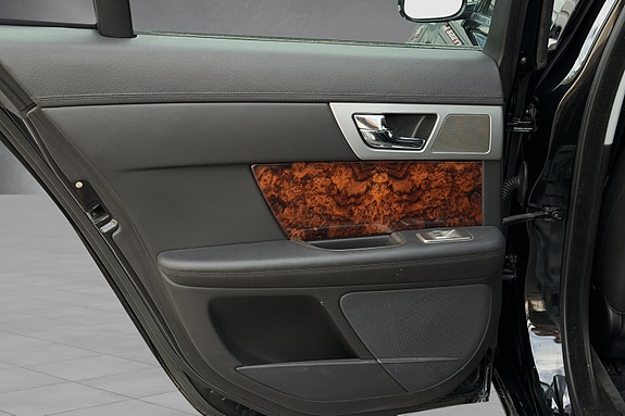 Jaguar XF 27 of 30