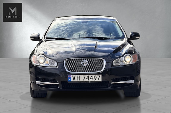 Jaguar XF 11 of 30