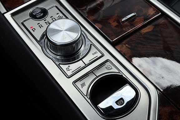 Jaguar XF 19 of 30