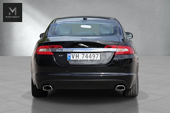 Jaguar XF 10 of 30