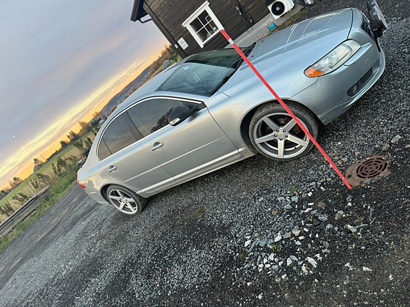 Volvo S80 2 of 10